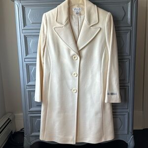 Women’s winter white wool/cashmere blend coat, size 6P.  New, never worn